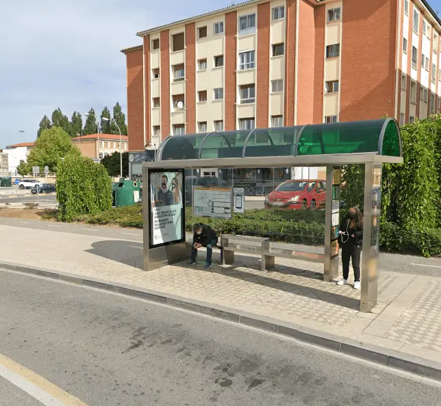 Marquesina en Milagrosa y Azpilagaña Marquesina publicitaria en Milagrosa y Azpilagaña, Pamplona